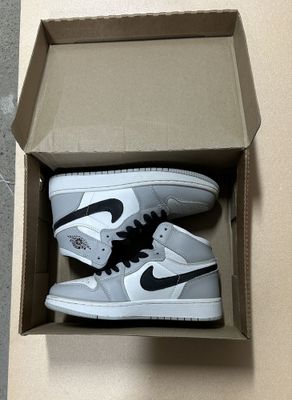 Кросовки nike air jordan 1 светло серые
