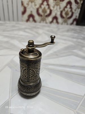 Ручная кофемолка