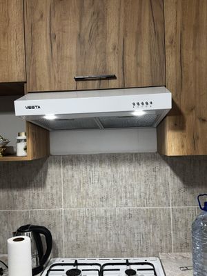 Продам кухонную вытяжку VESTA — почти новая!