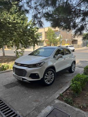 Trecker 1 сотилади 12.000$