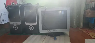 kompyuter manitoriz 2 ta keys sotiladi 100$