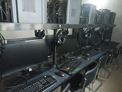 Тайын бизнес сатылады игравои комютерлер 10 штук стол стулчиги менен х