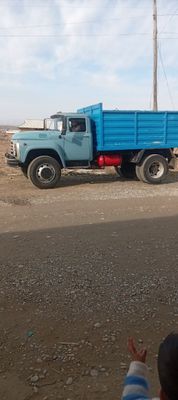 Zil 130. Moshina ishga tayyor metan gaz balonlar yangi
