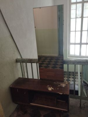 Бесплатно отдам старинное трюмо