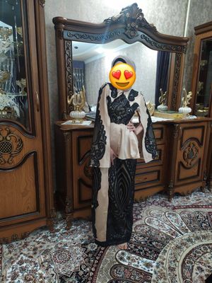Vecherniy koʻylak ideal sostoyaniya 1mart kiyilgan