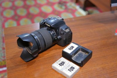 Canon 700D sotiladi