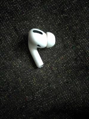 Продам наушник Airpods pro левый