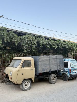 Uaz srochni sotiladi 1200$