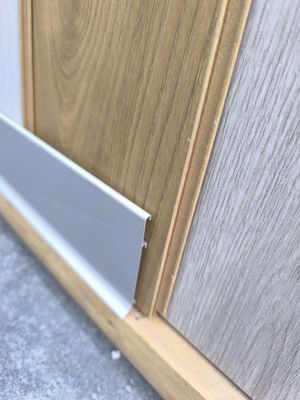 Алюмин Плинтус va Plintus MDF, dyuropolimer, Plastik, Polyuretan