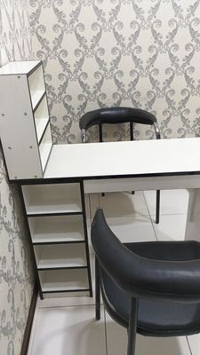Продаётся маникуный стол и педикюрный кресло в комплекте