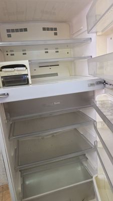Срочно продаётся холодильник SHARP