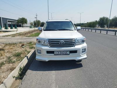 Toyota land cruiser 200 sotiladi srochna
