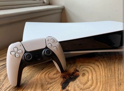 Playstation 5 srochniy sotiladi narxi 550$ 2ta pulti bor
