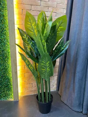 Искусственные цветы в горшках