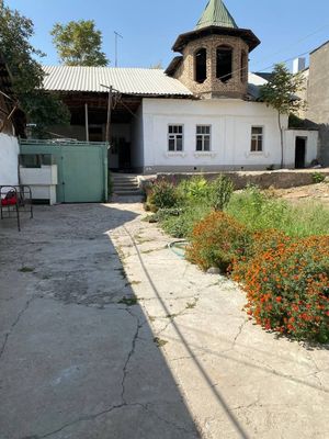 срочно сдаётся участок циалковиский махалла 3-соток 4-комната 2-сануз