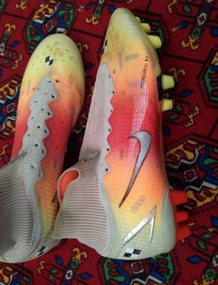 Butsi sotiladi Nike mercurial
