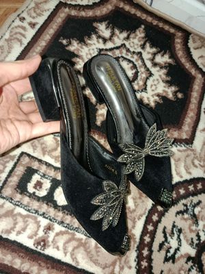 Ayol qizlar uchun Oyoq kiyim
