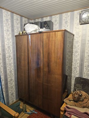 Продаётся шифоньер чешский