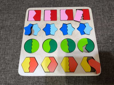 Продам развивающую игру рамку-вкладыш