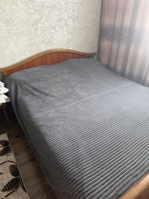 Дубовая двуспальная кровать