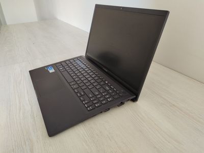 ASUS Expertbook holati ideal