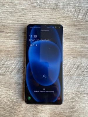 Samsung S10+ 8/128gb sotiladi.