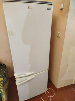 Срочно продам Холодильник Атлант