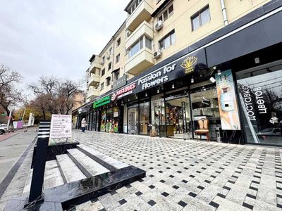 Продается нежилое помещение напротив парка Бобур вдоль дороги 30кв.м