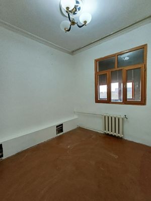 Продам 2х ком квартиру ТТЗ Базар 60м² среднее сост франция