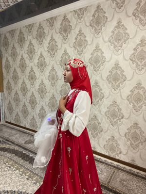 orqa-oldi toshlari mustahkam,yaltraydi. Tozza