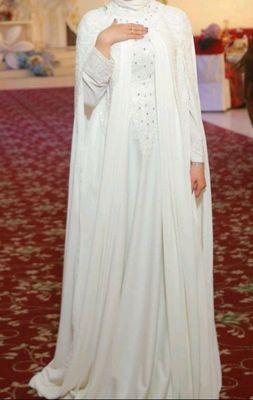 Abaya oq koylak br marta kiyilgan