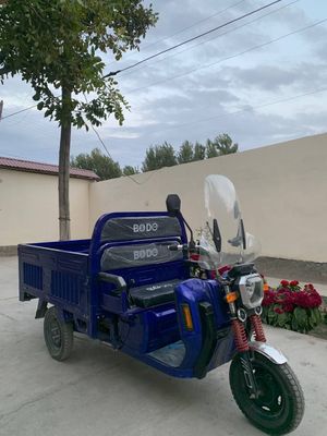 Skuter motorol sotiladi