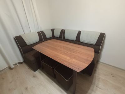 Yumshoq mebel (ugolok) sotiladi
