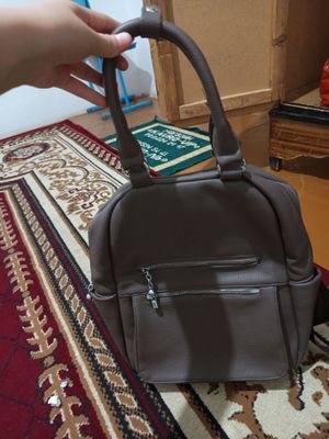 Maktab sumkasi qiz bola uchun