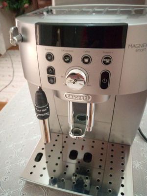Продаётся кофемашинка Delonghi
