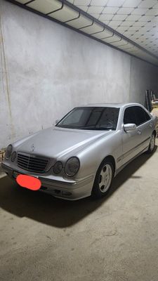 Mercedes Benz w 210