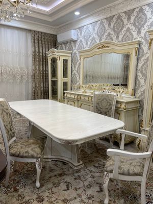 Стол и 12 стульев