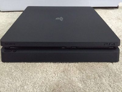 Playstation 4 slim