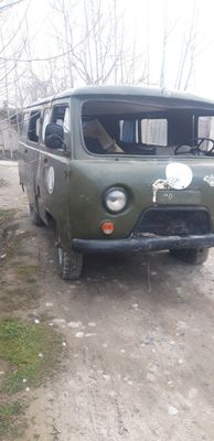 Uaz zapchastga sotiladi