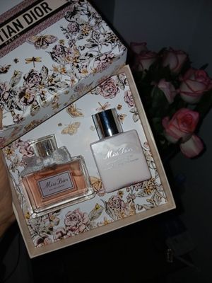 DIOR original nabor Sotiladi Yangi