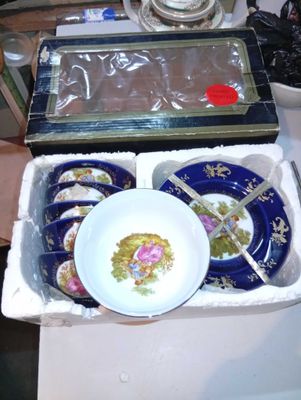 Продам набор посуды 6 пьялушек,6 блюдце,новое и красивое