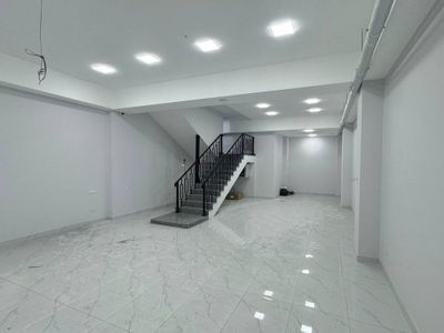 Noturar Joy Ijaraga Beriladi 251kv.m 1-qator Shayxontohur Tumani