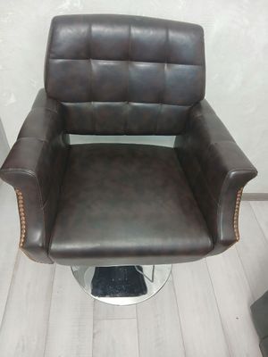 Продам парикмахерское кресло