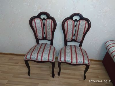 Продаётся стулья хорошем состоянии. 14 штук есть.