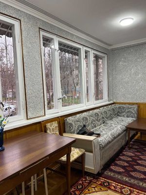 Сдаётся двух комнатная квартира с ремонтом М.Горького магазин Светлана