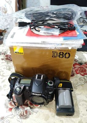 Продам зеркальный фотоаппарат Nikon D80 body
