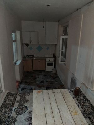 Yugnakiydan 1xonali 45 kvadrat pustoy faqat gilamlari bor