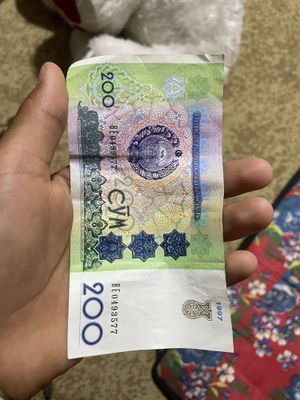 200 sum sotiladi 1997 yil chiqgan holati yengide