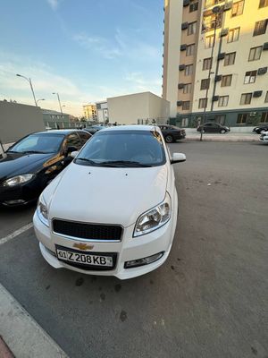 Neksiya 3 sotiladi avtamat benzinda yurgan 55 ming kraska bor