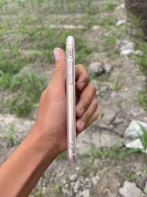 iphone 8 holati ekran alishgan batareya useleni kamera chang tolgan
